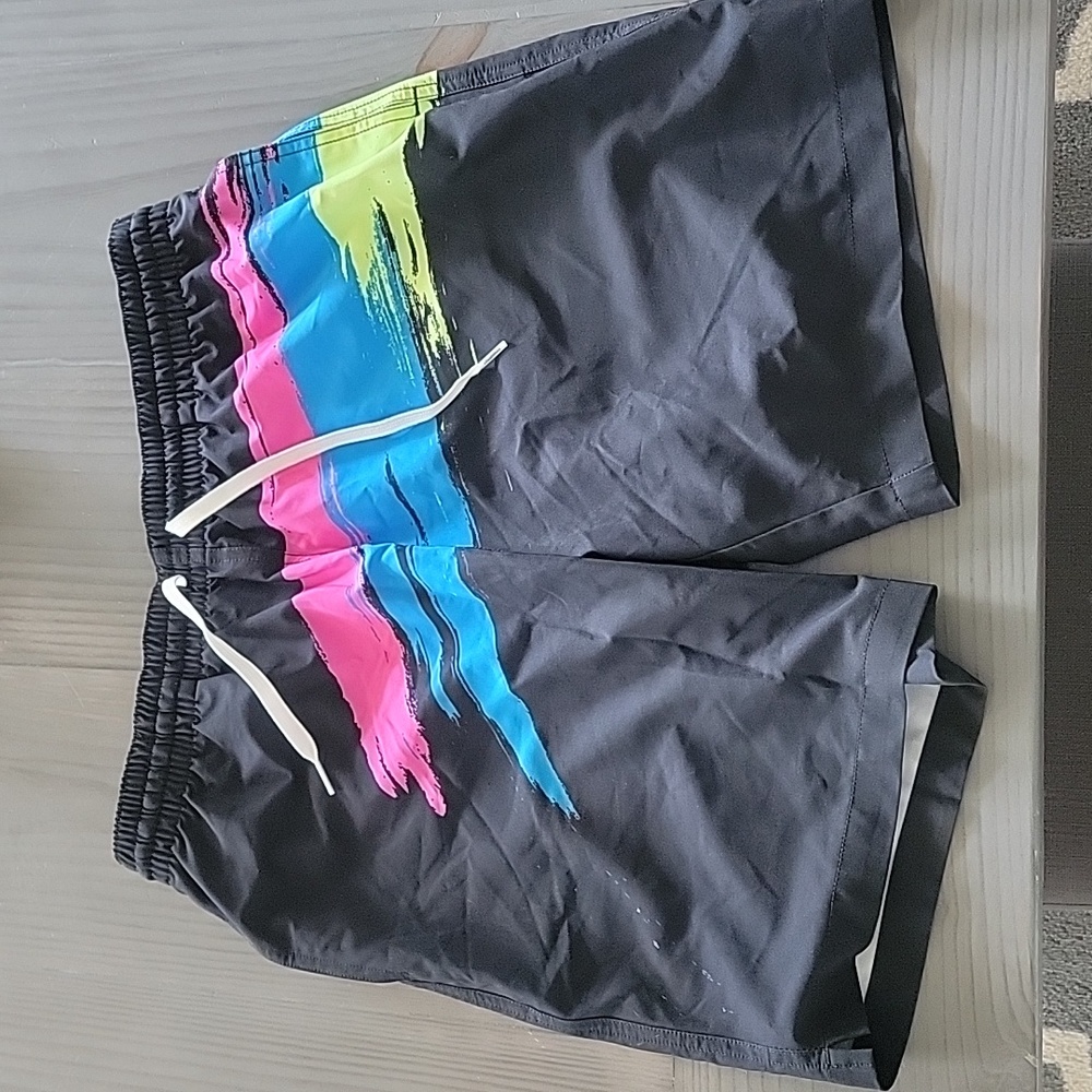 Chubbies Men’s Colorful 7” Inseam Classic Swim Trunks Mesh Liner Size Large